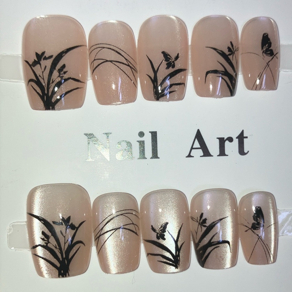 ❤️ Elegant Nude Nail Art Set with Black Floral Design